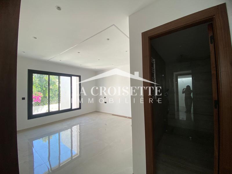 Duplex S+3 avec piscine couverte à Gammarth